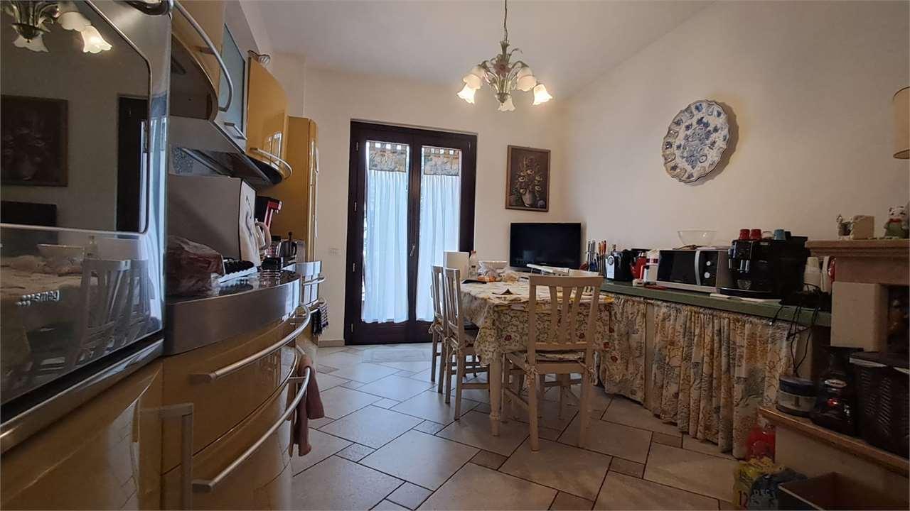 VILLA BIFAMILIARE VENDITA MONSANO 2