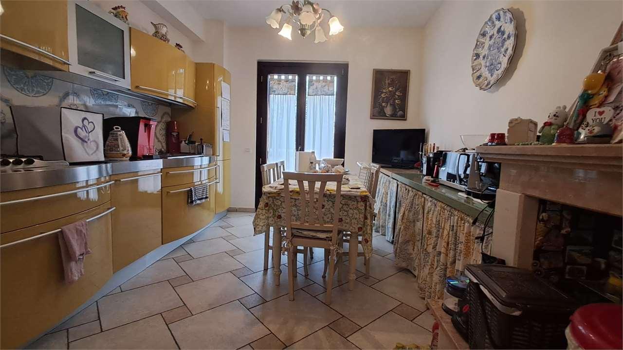 VILLA BIFAMILIARE VENDITA MONSANO 19