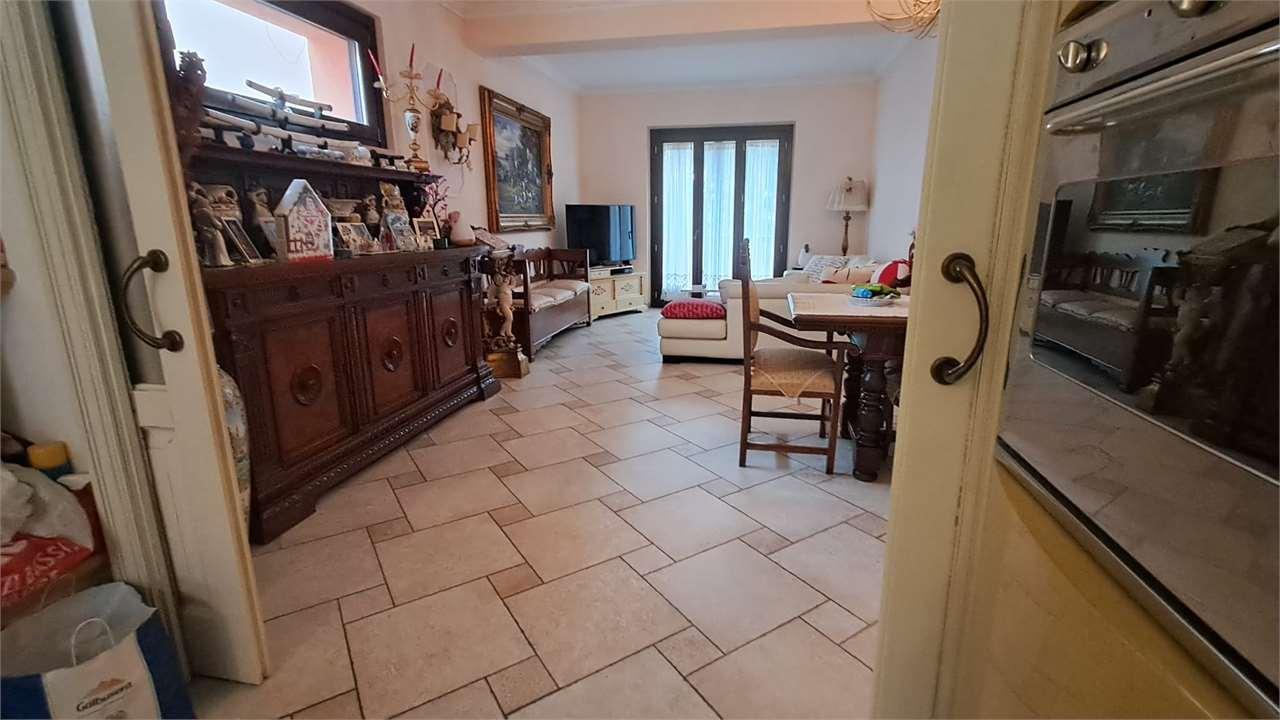 VILLA BIFAMILIARE VENDITA MONSANO 24