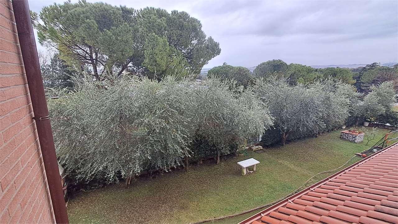 VILLA BIFAMILIARE VENDITA MONSANO 27