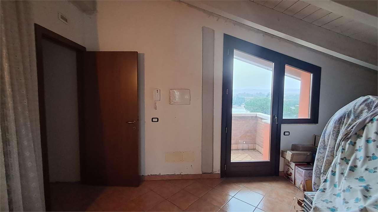 VILLA BIFAMILIARE VENDITA MONSANO 33