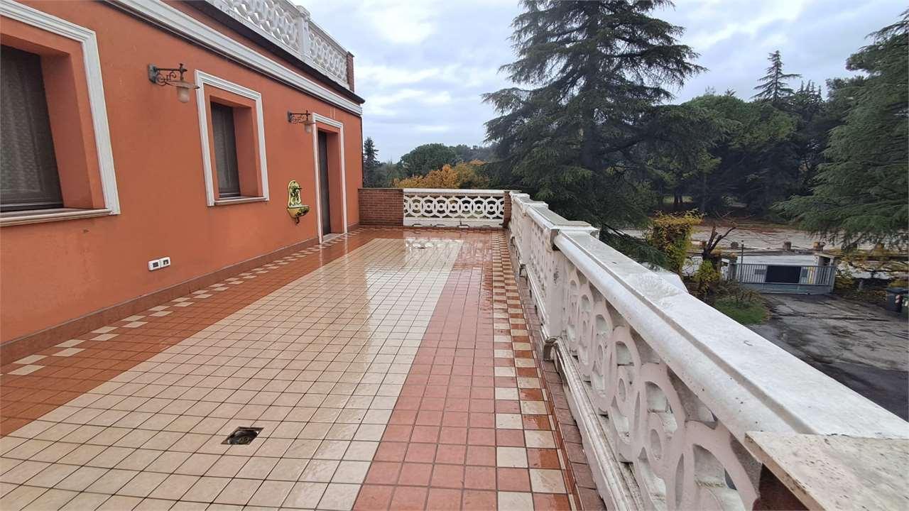 VILLA BIFAMILIARE VENDITA MONSANO 36