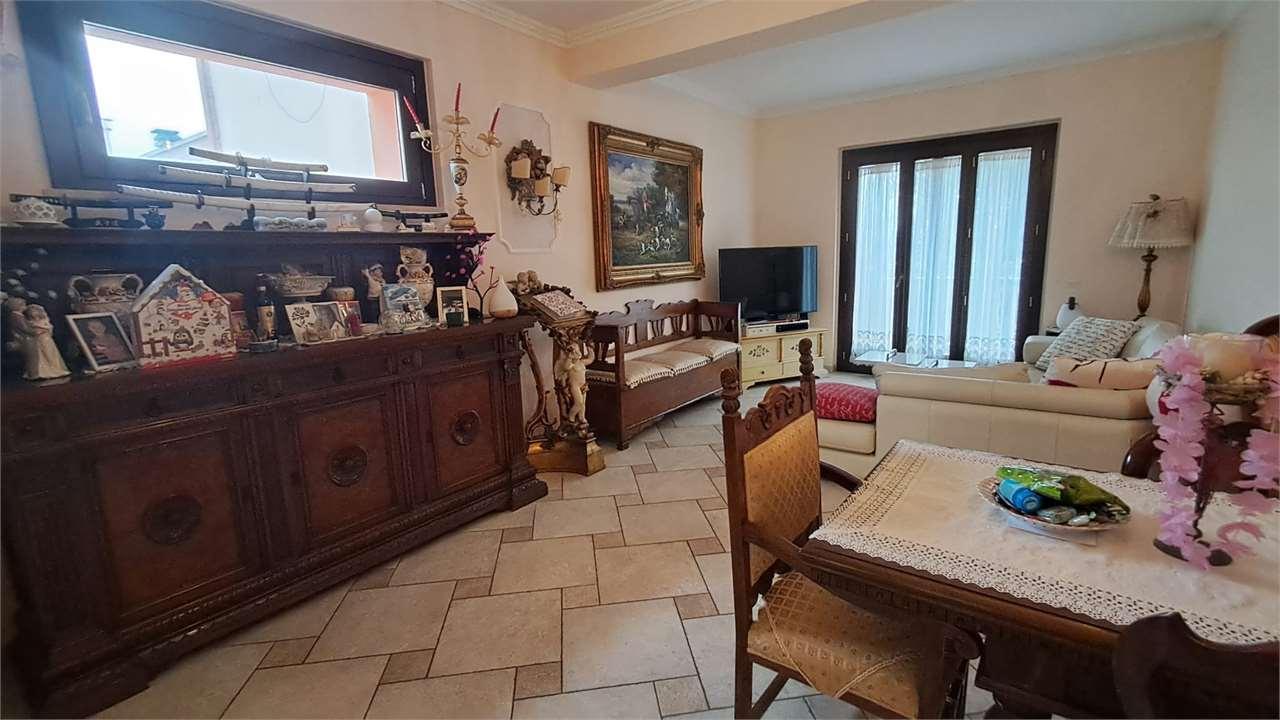 VILLA BIFAMILIARE VENDITA MONSANO 39