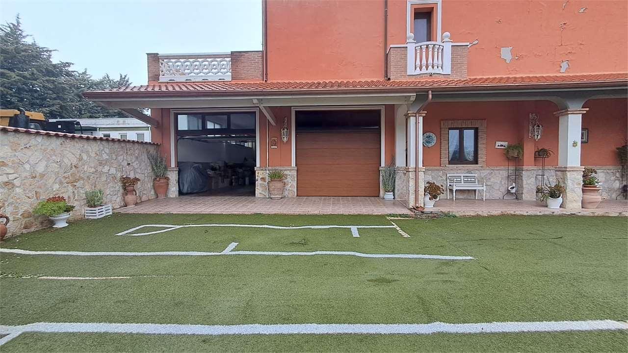 VILLA BIFAMILIARE VENDITA MONSANO 40