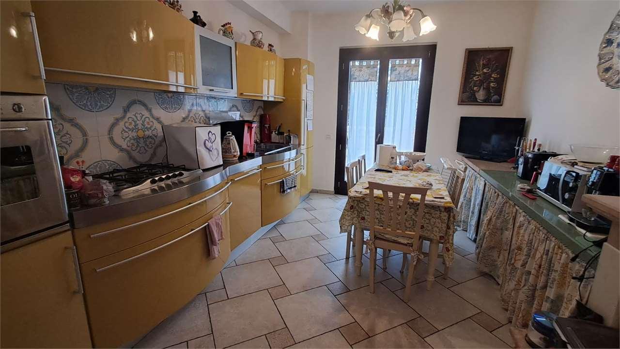 VILLA BIFAMILIARE VENDITA MONSANO 47