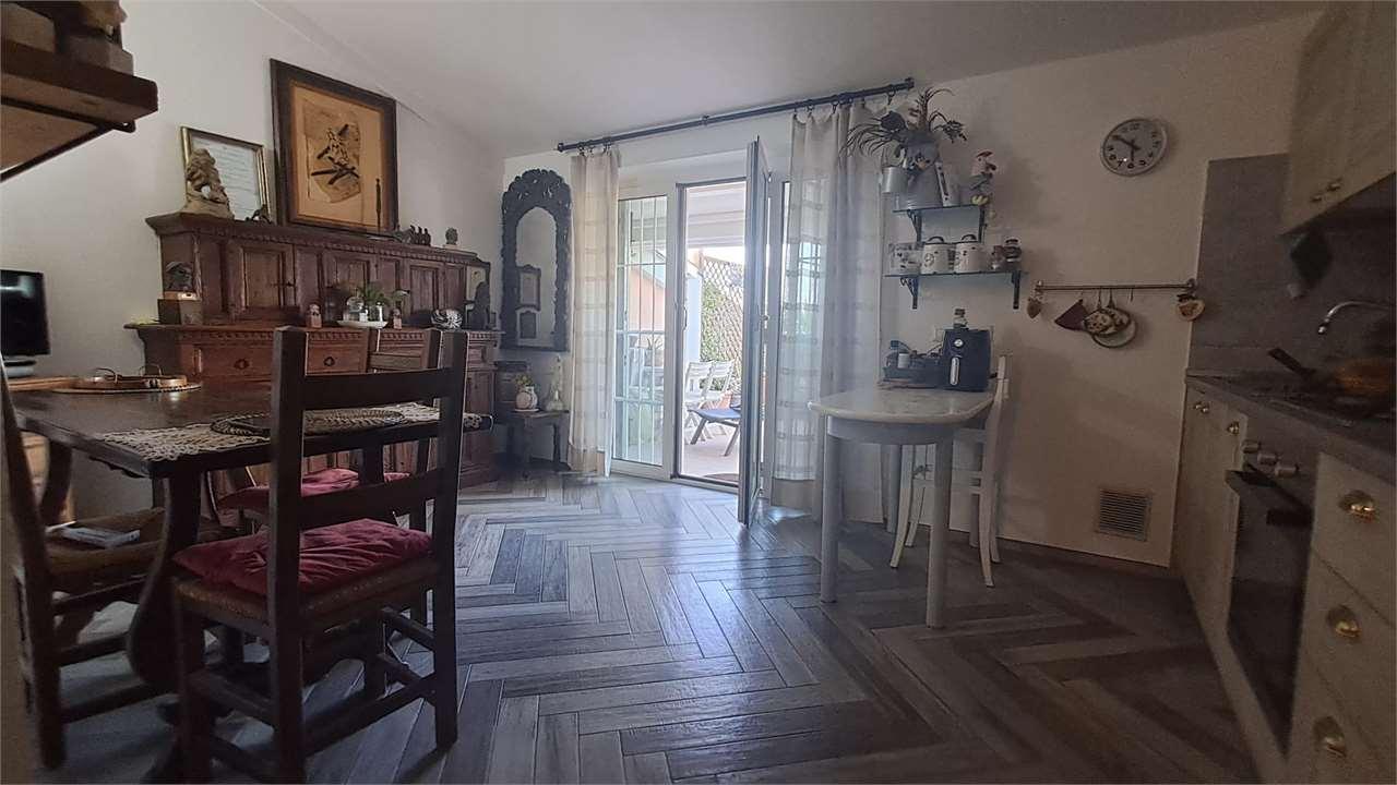 TRILOCALE VENDITA CAMERANO 23