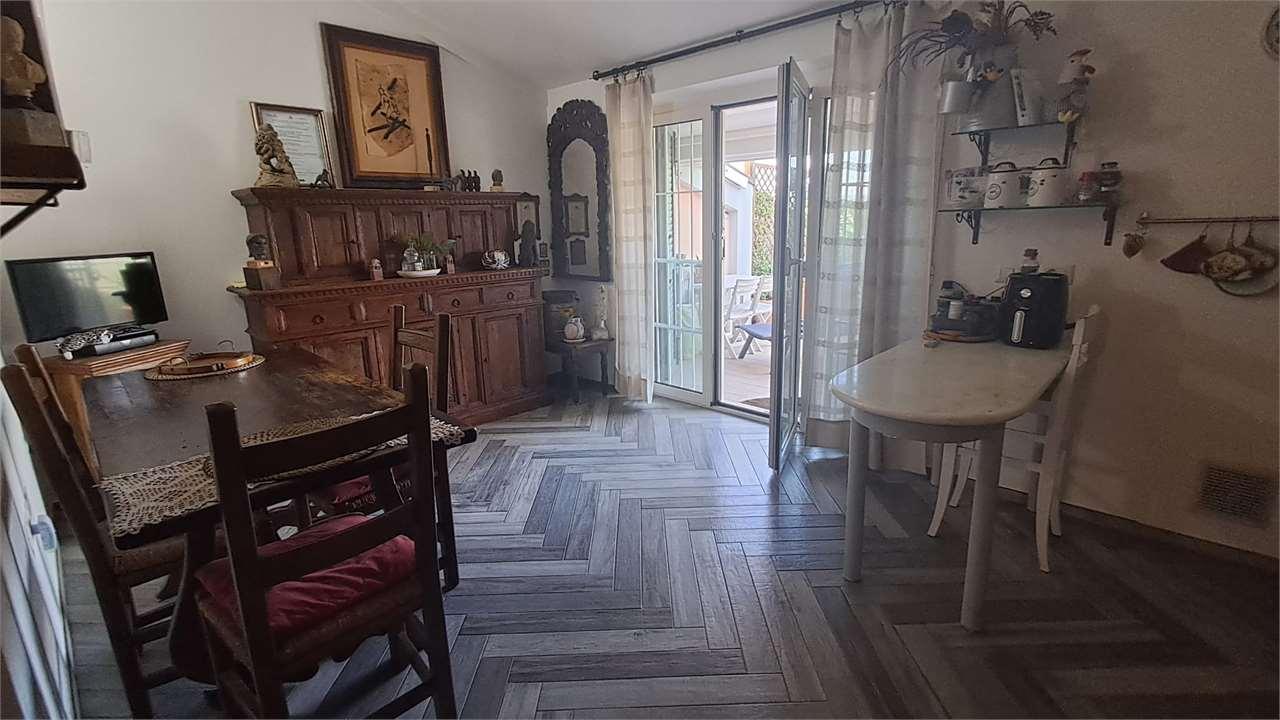 TRILOCALE VENDITA CAMERANO 24