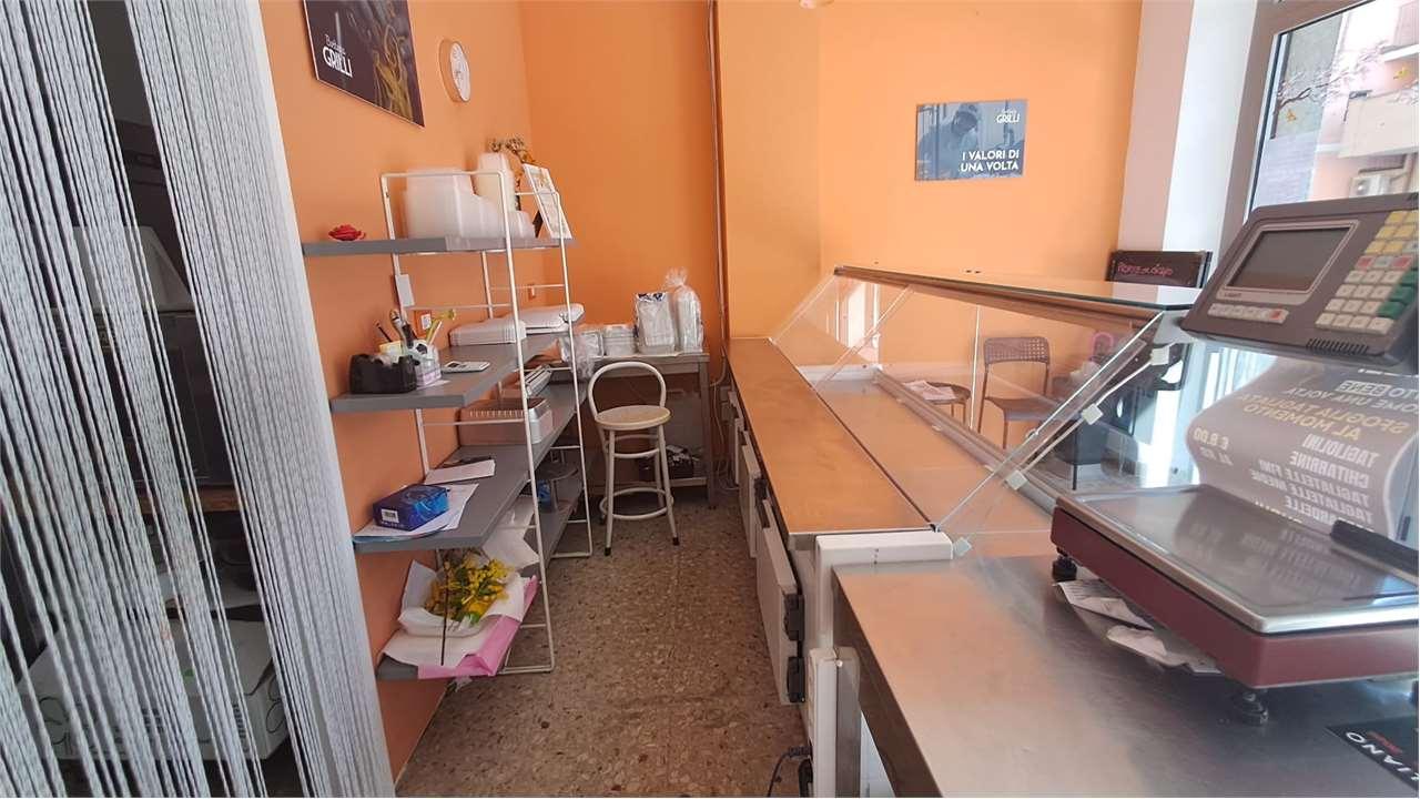 NEGOZIO VENDITA POLVERIGI 4