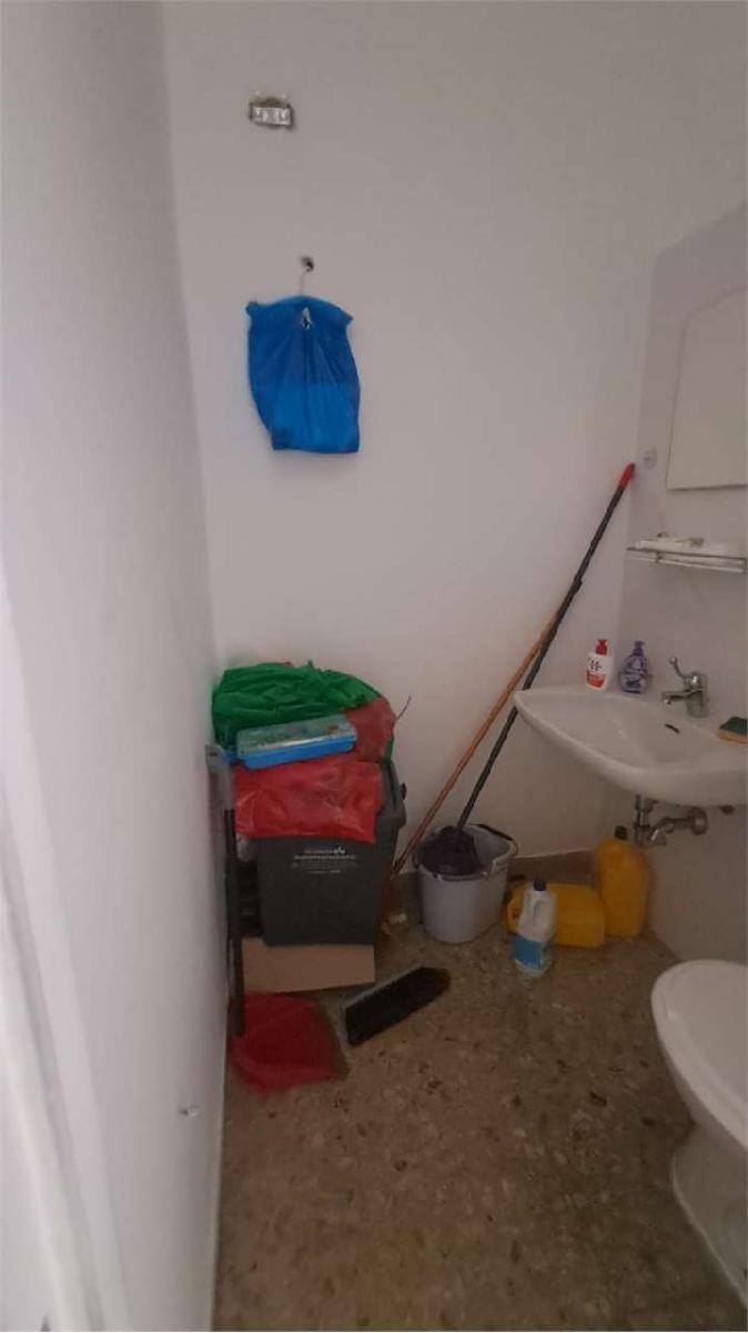 NEGOZIO VENDITA POLVERIGI 8