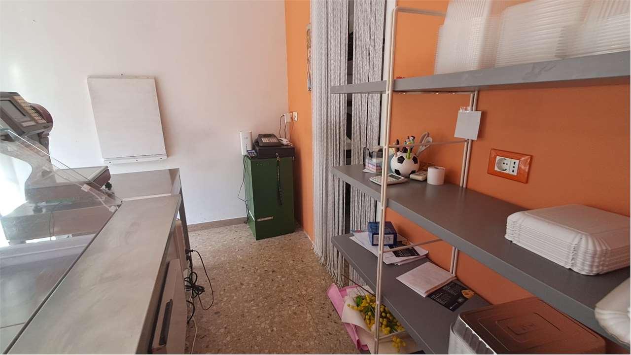 NEGOZIO VENDITA POLVERIGI 13