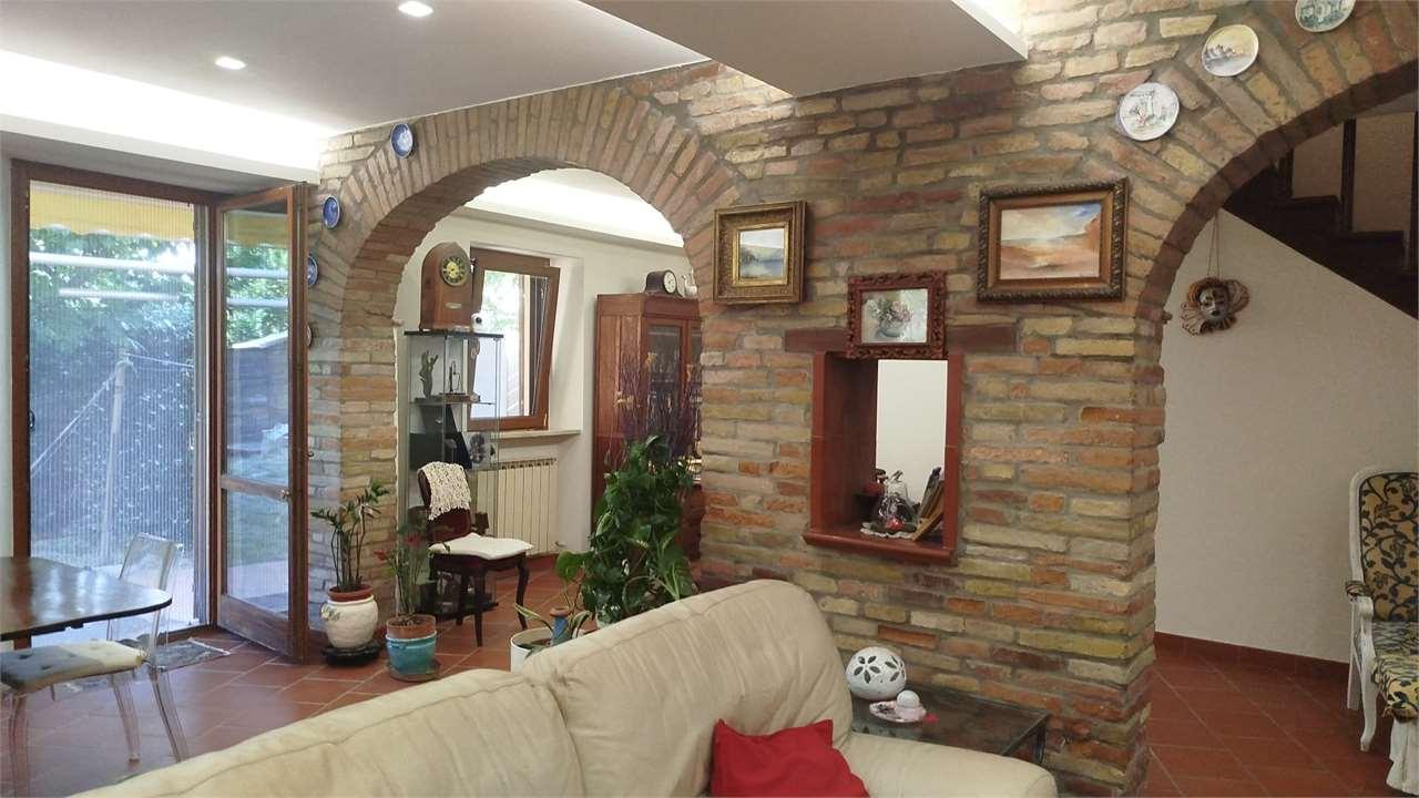 PORZIONE VILLA VENDITA AGUGLIANO 21