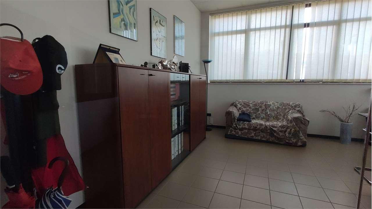 MAGAZZINO VENDITA ANCONA 10