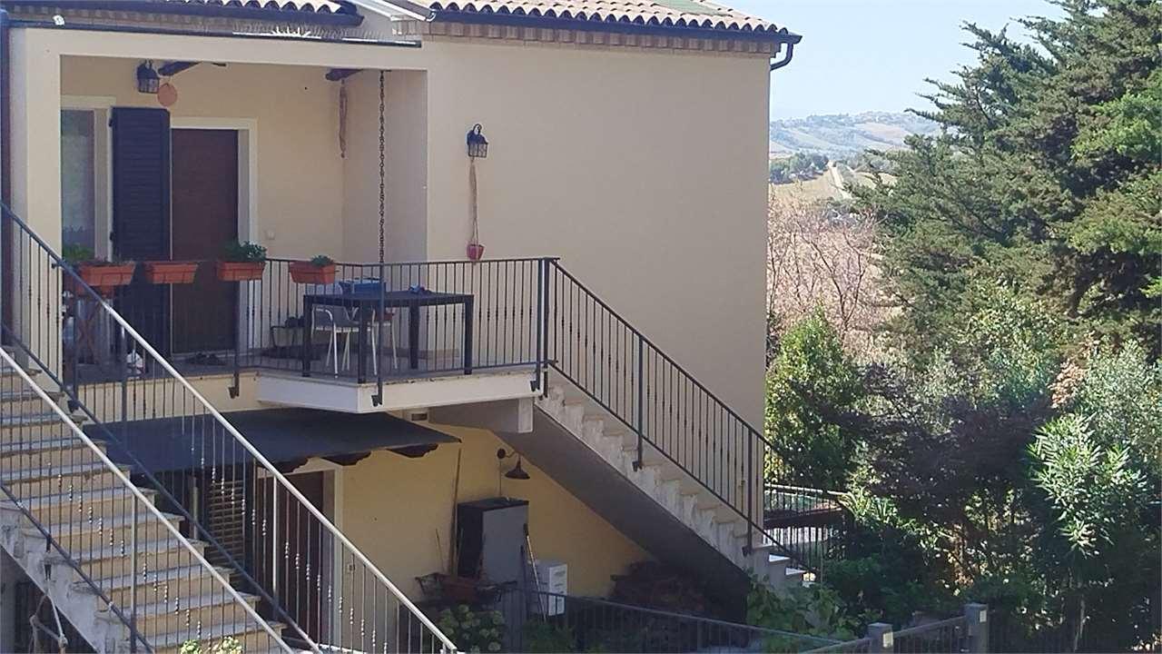 VILLETTA SCHIERA VENDITA AGUGLIANO 2