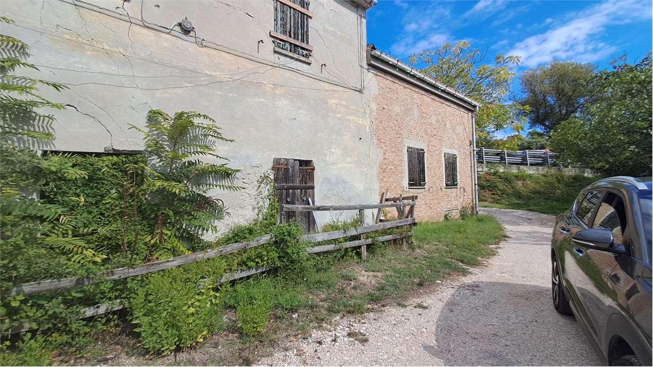 RUSTICO/CASALE VENDITA ANCONA 8