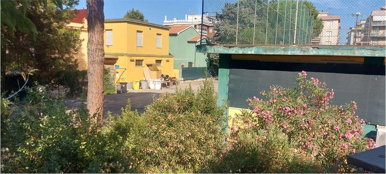 CAPANNONE VENDITA FALCONARA MARITTIMA 5