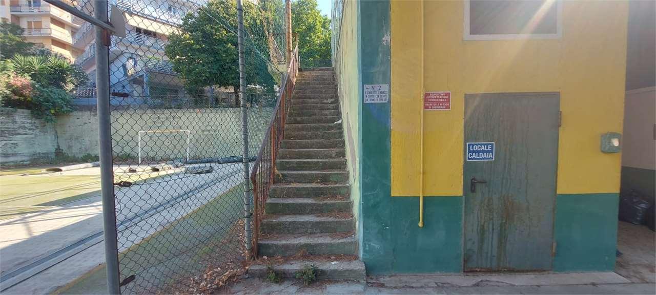 CAPANNONE VENDITA FALCONARA MARITTIMA 11