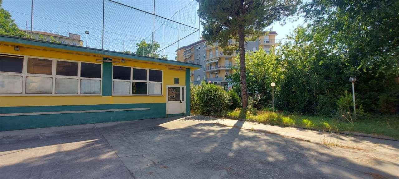 CAPANNONE VENDITA FALCONARA MARITTIMA 16