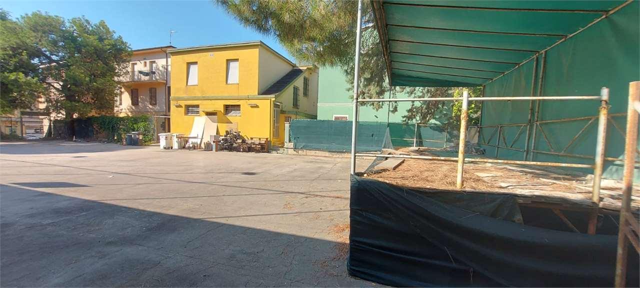 CAPANNONE VENDITA FALCONARA MARITTIMA 25