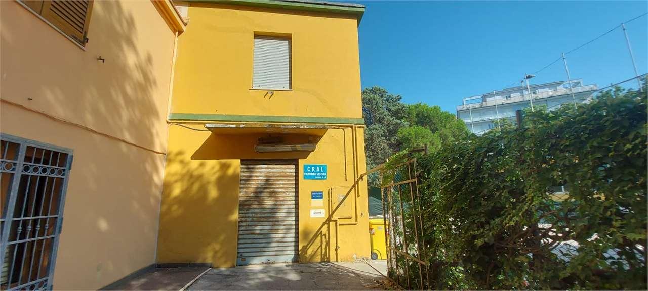CAPANNONE VENDITA FALCONARA MARITTIMA 19